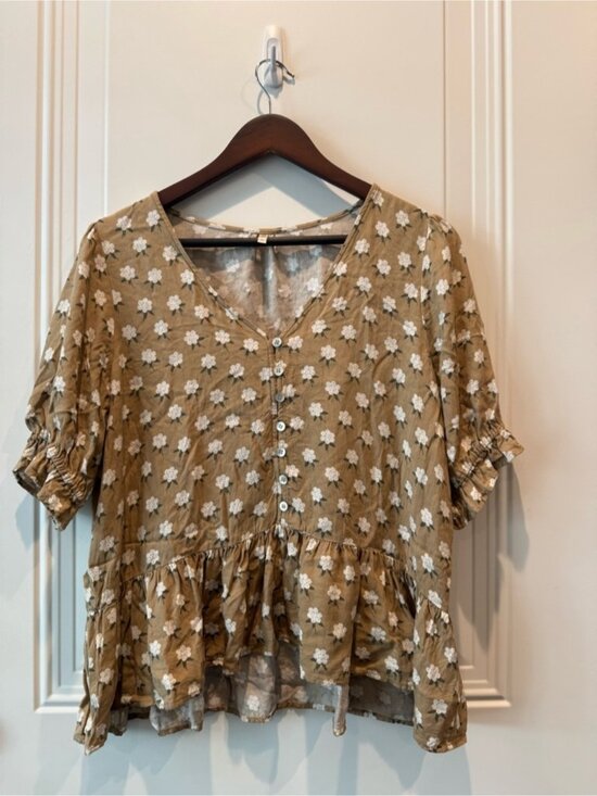 Tops - women’s floral top